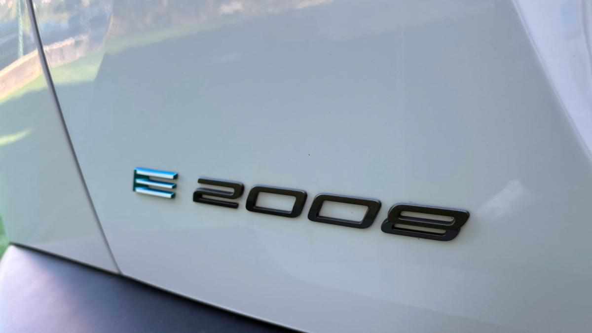 peugeot-e-2008-156-2025-eletrico