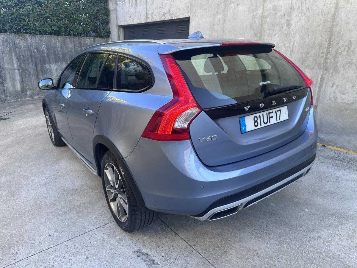 volvo-v60-cross-country-2018-diesel-1969cc