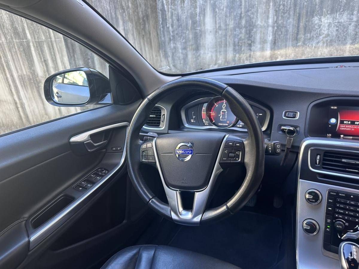 volvo-v60-cross-country-2018-diesel-1969cc