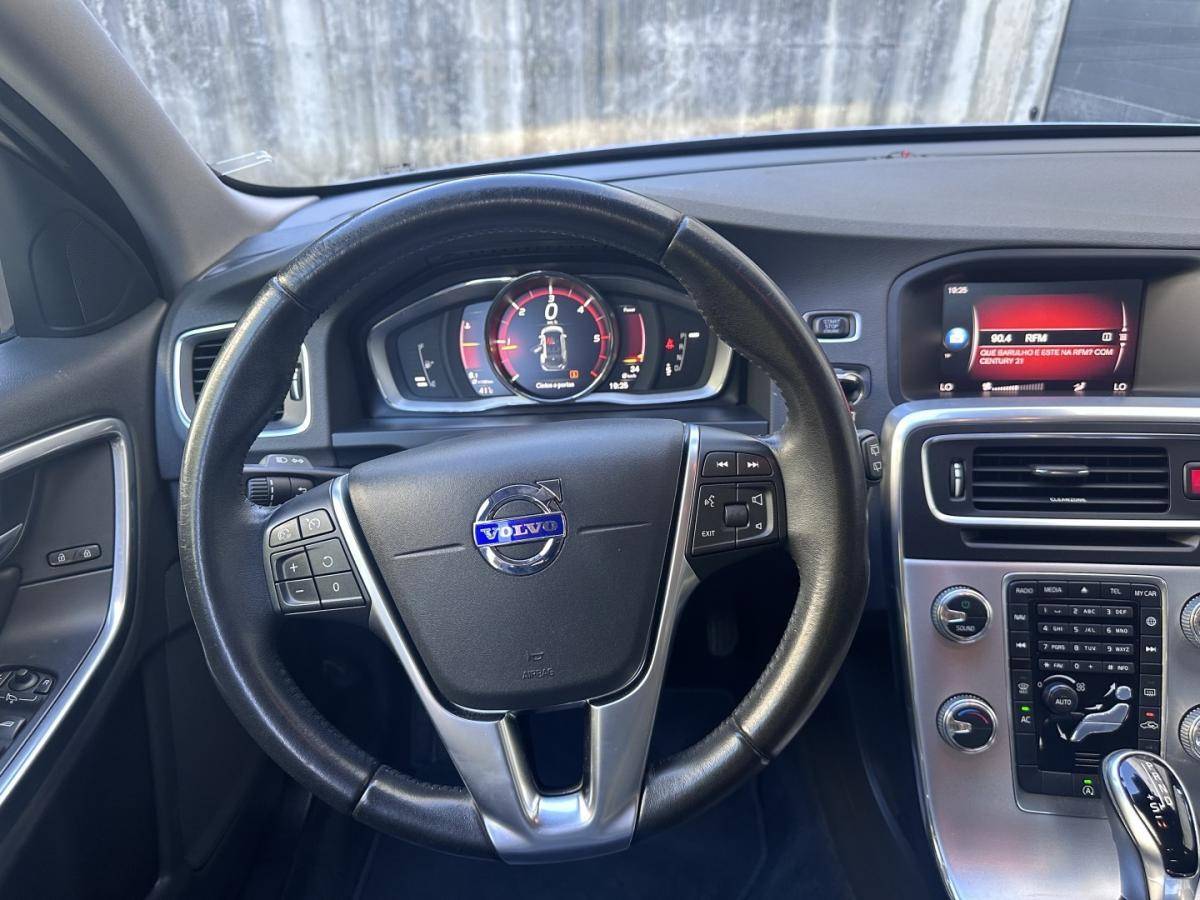 volvo-v60-cross-country-2018-diesel-1969cc