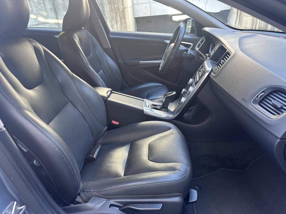 volvo-v60-cross-country-2018-diesel-1969cc