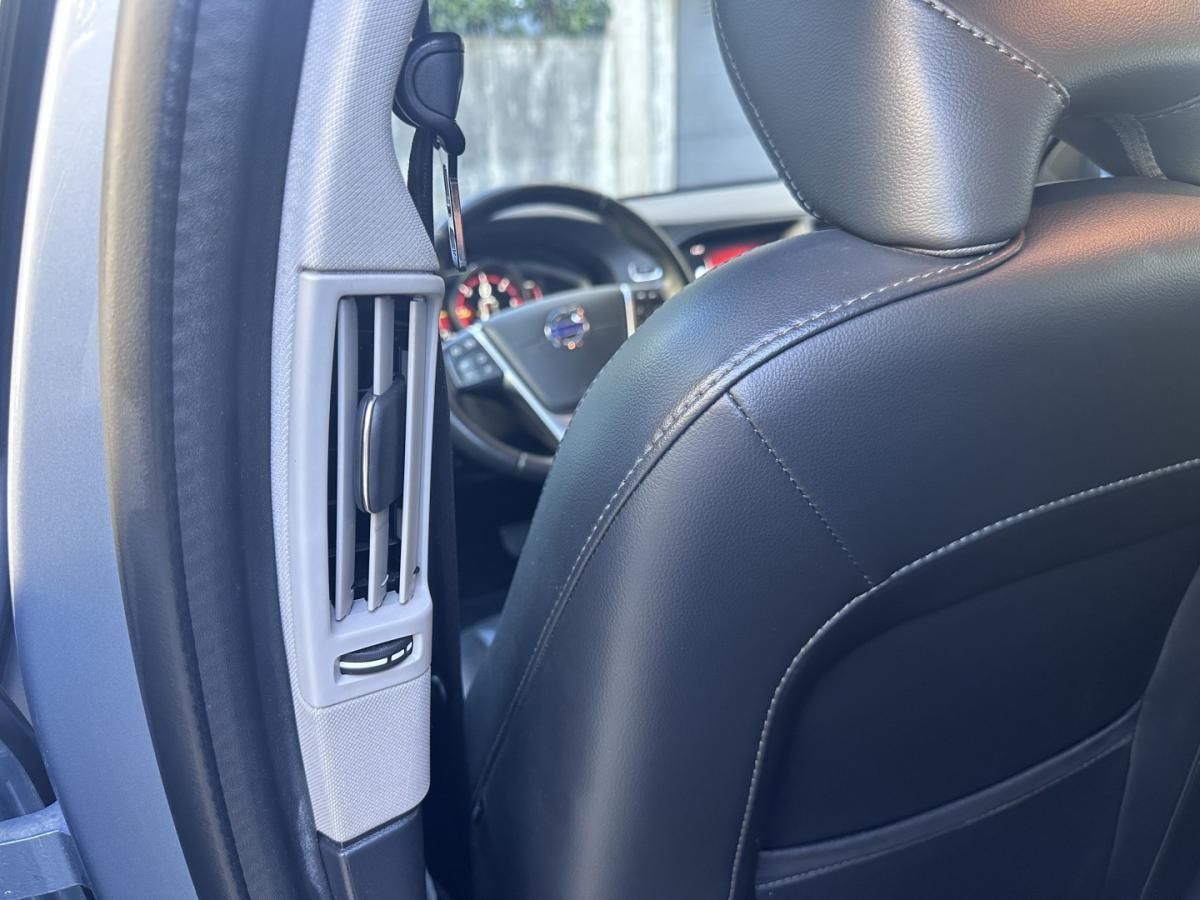 volvo-v60-cross-country-2018-diesel-1969cc