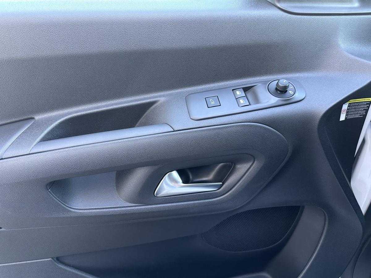peugeot-partner-2025-diesel-1499cc