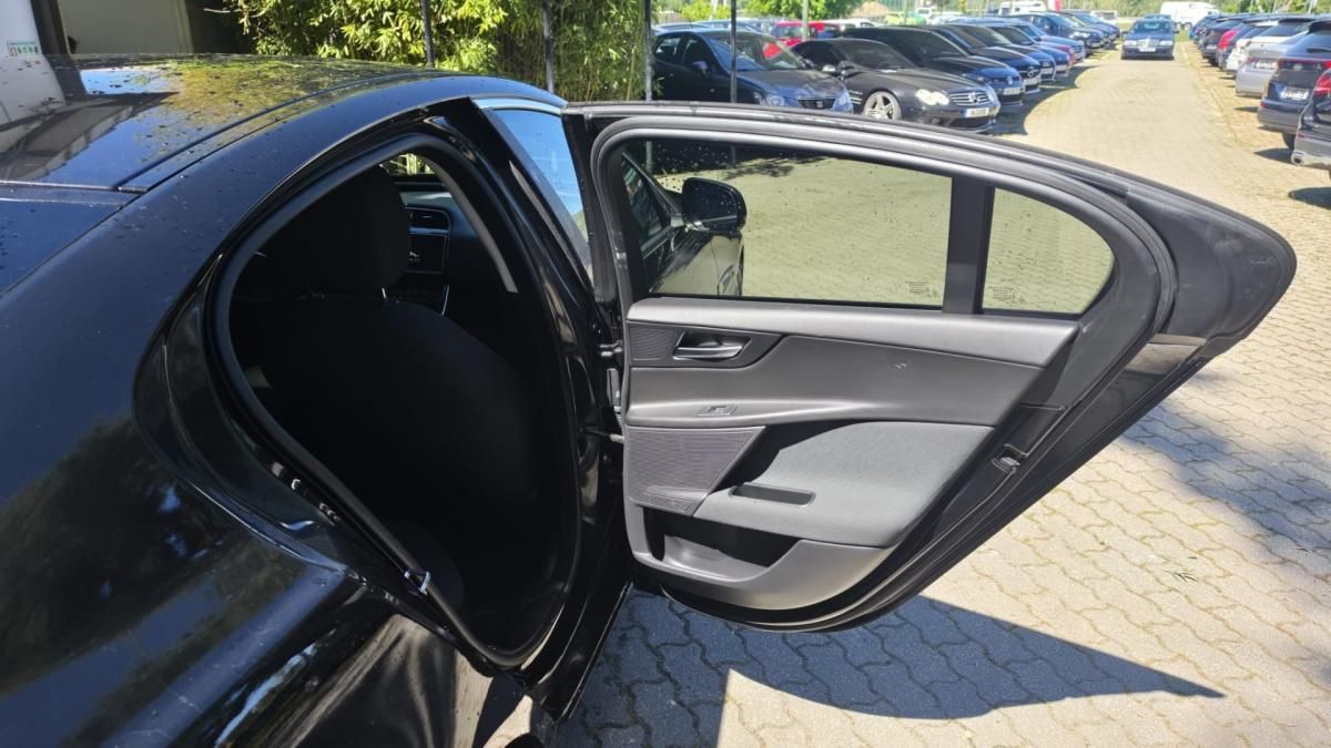 jaguar-xe-2017-diesel-1999cc