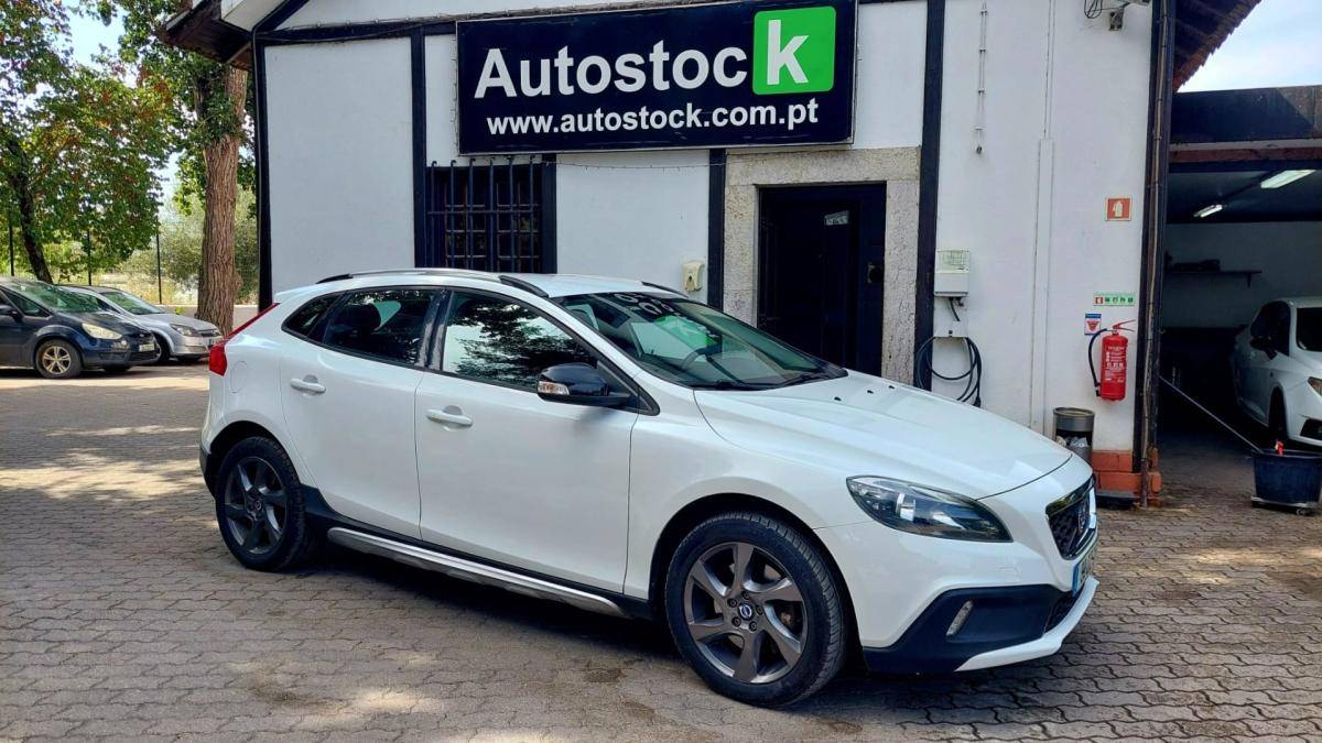 volvo-v40-cross-country-2016-diesel-1969cc
