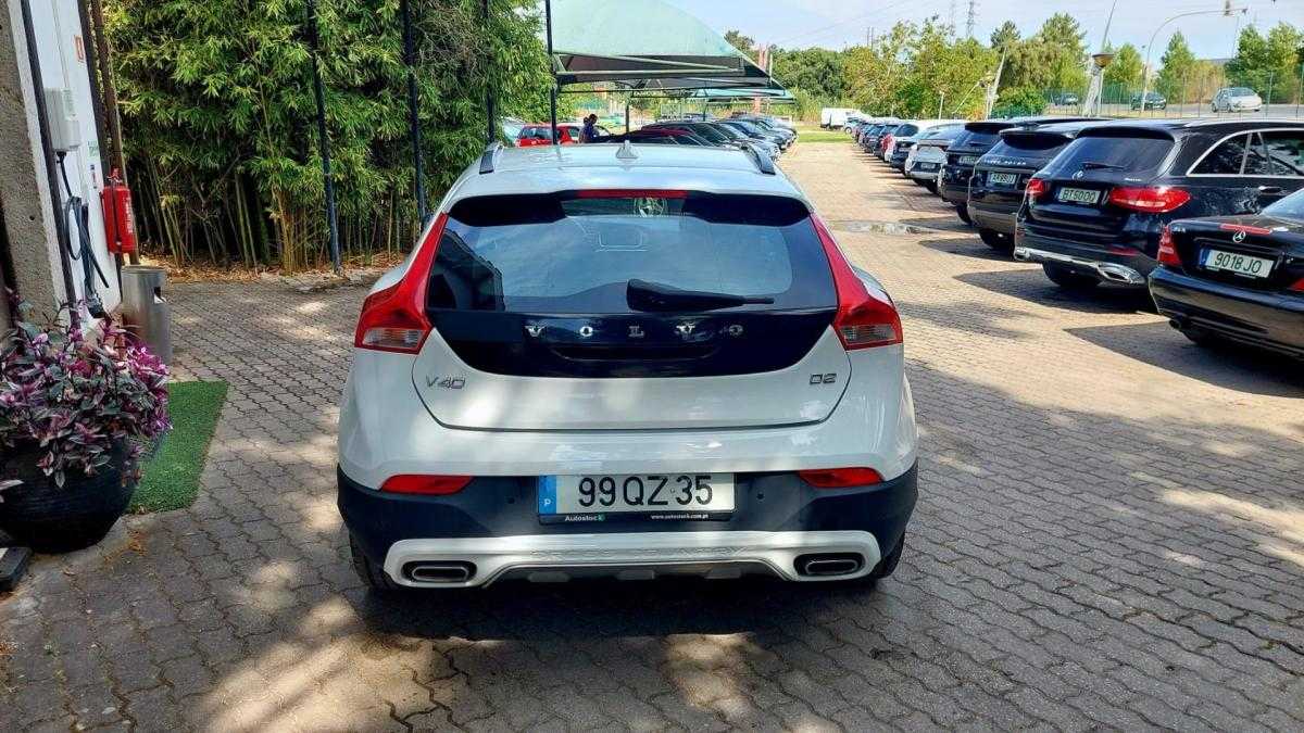 volvo-v40-cross-country-2016-diesel-1969cc
