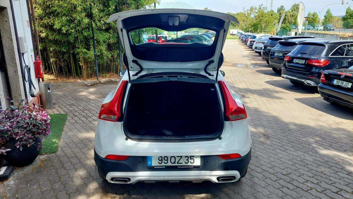 volvo-v40-cross-country-2016-diesel-1969cc