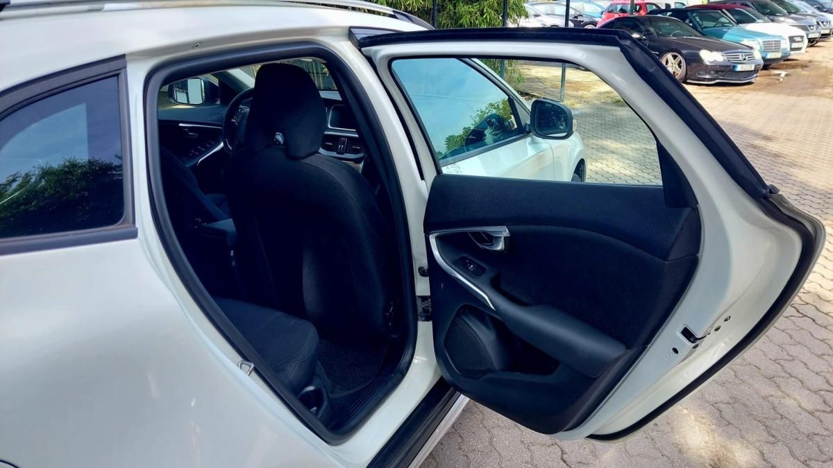 volvo-v40-cross-country-2016-diesel-1969cc