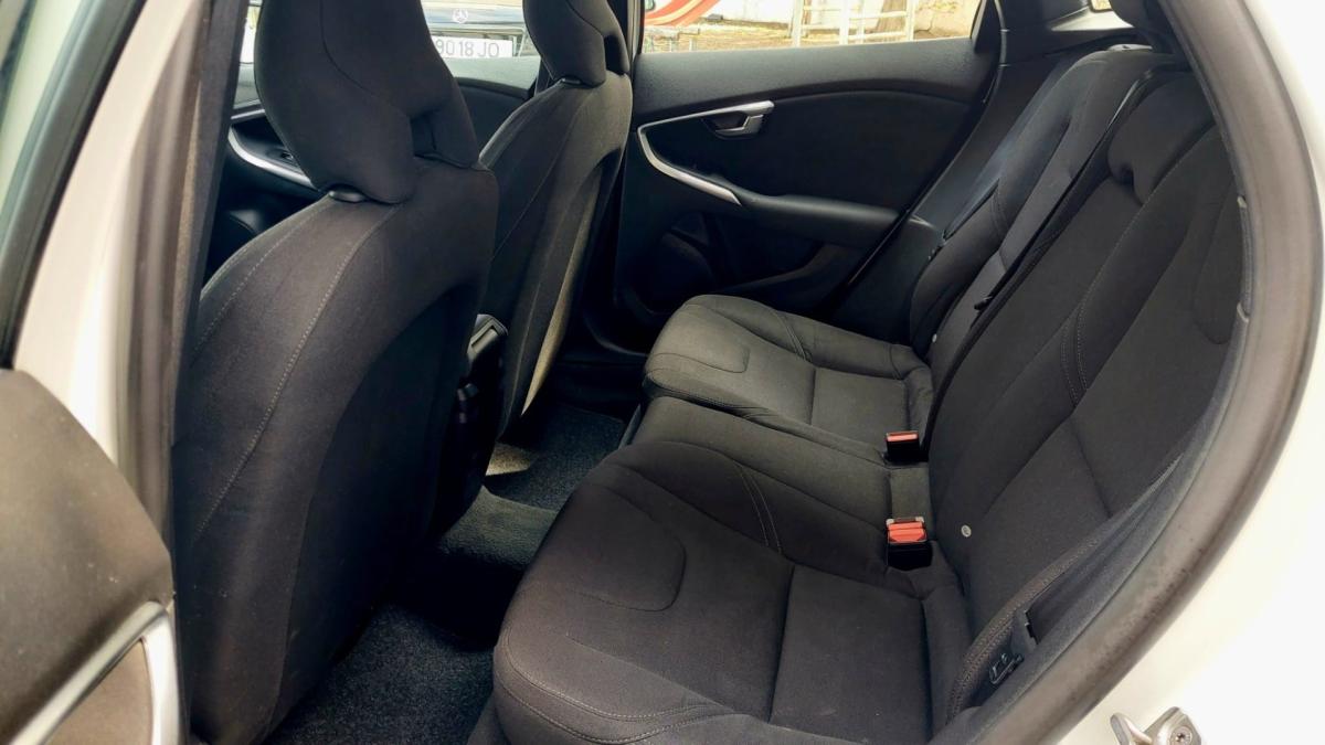 volvo-v40-cross-country-2016-diesel-1969cc