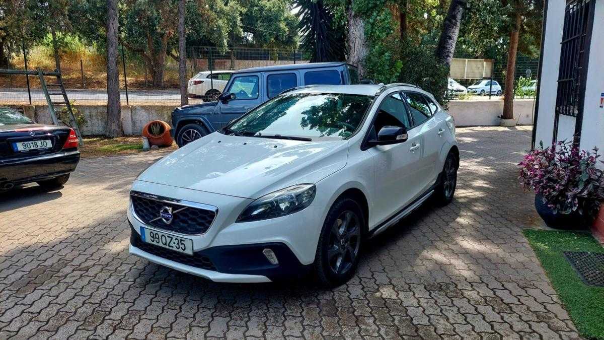 volvo-v40-cross-country-2016-diesel-1969cc