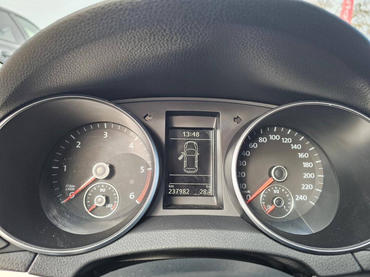 volkswagen-golf-2010-diesel-1598cc