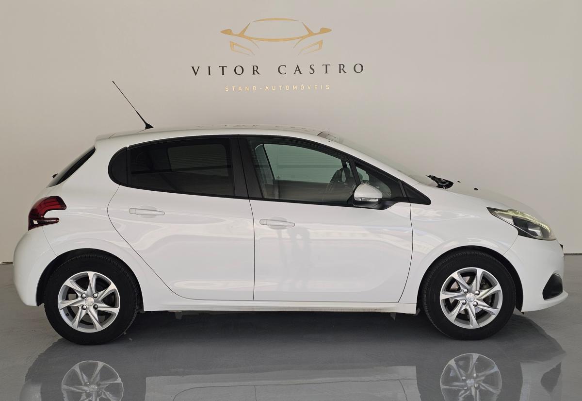 peugeot-208-2015-gasolina-1199cc