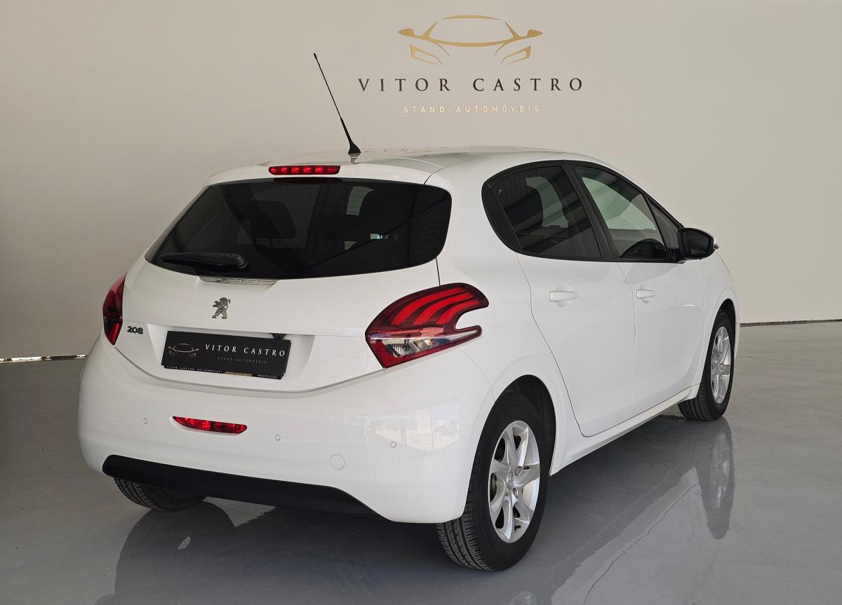 peugeot-208-2015-gasolina-1199cc
