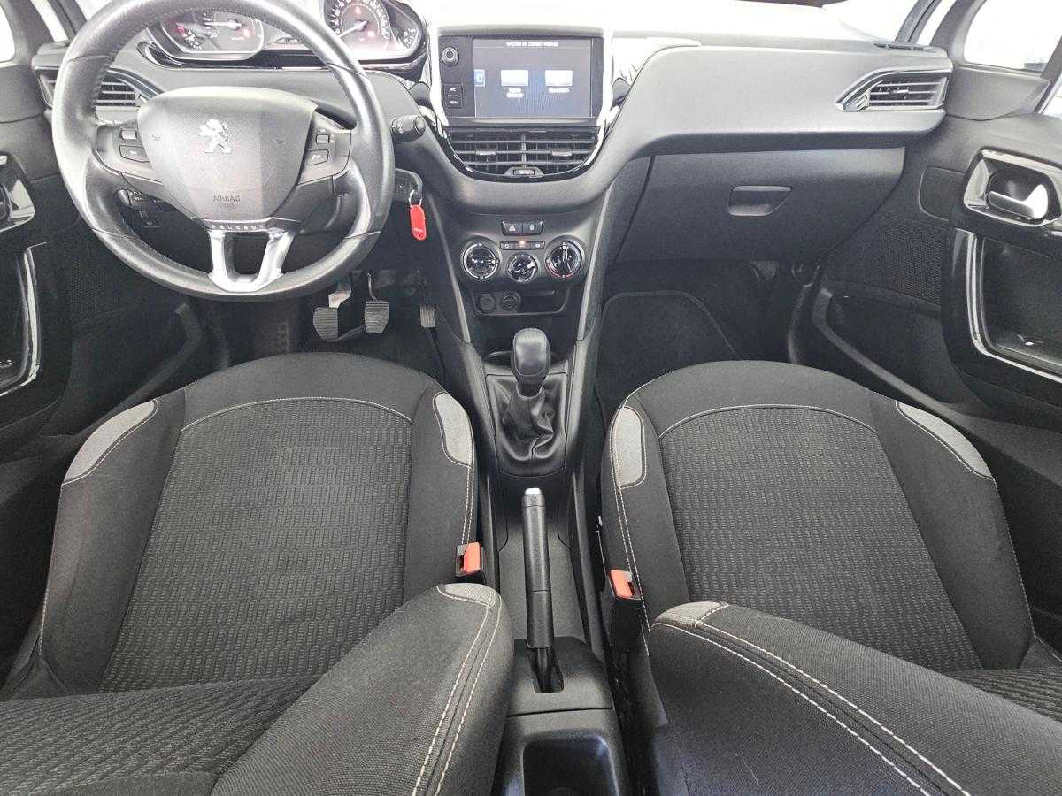 peugeot-208-2015-gasolina-1199cc