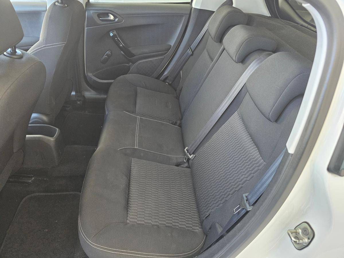 peugeot-208-2015-gasolina-1199cc