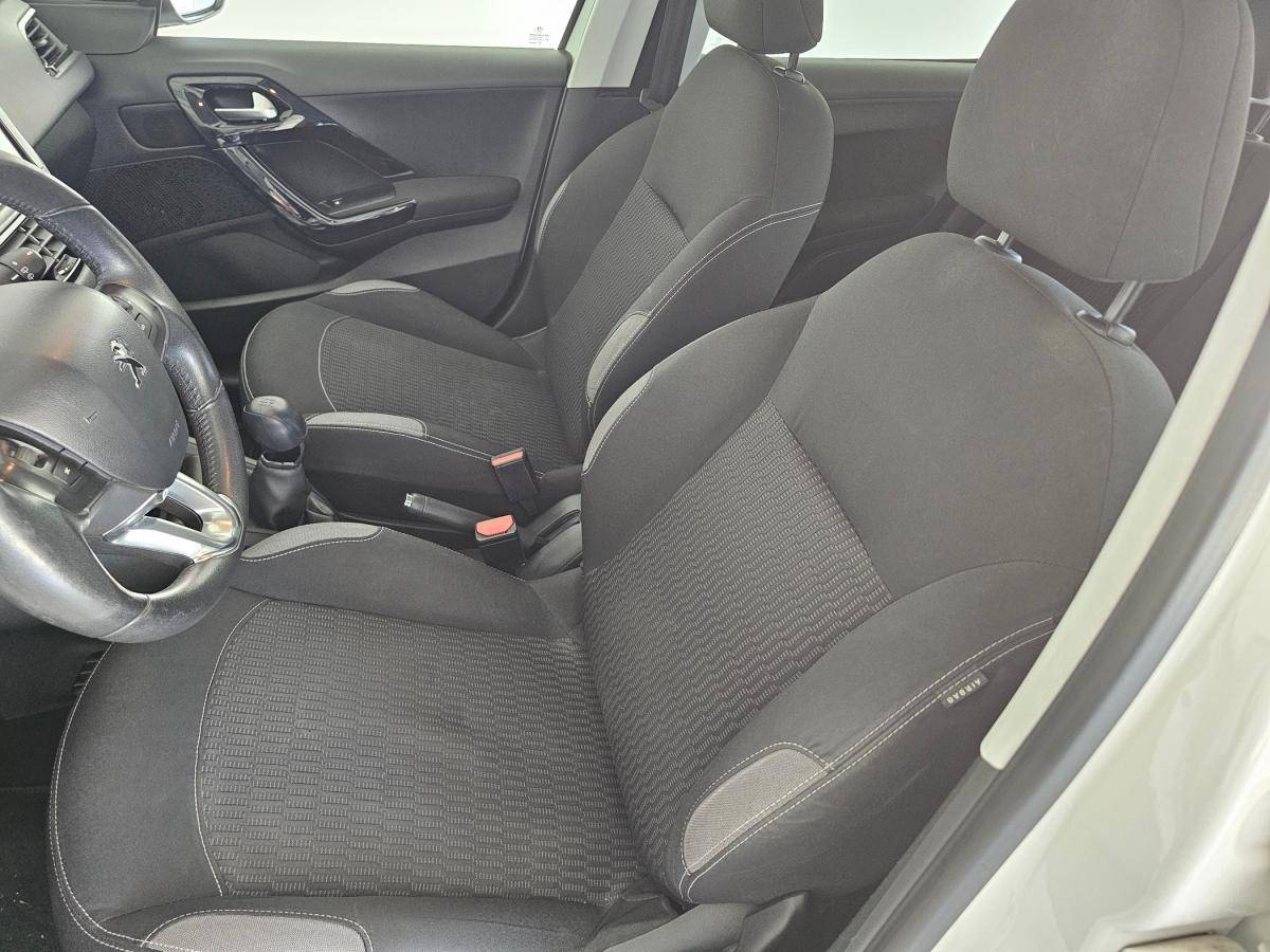peugeot-208-2015-gasolina-1199cc