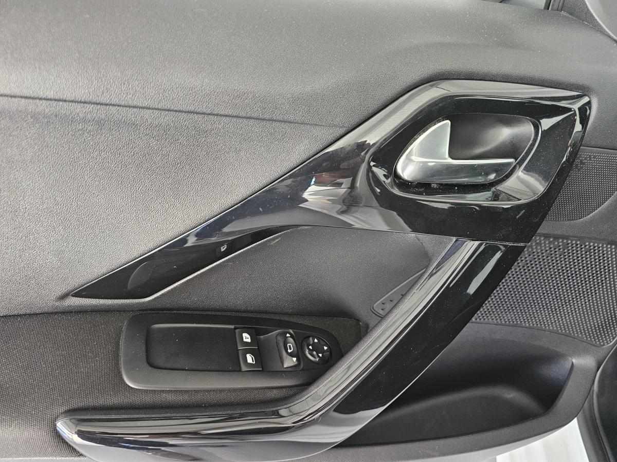 peugeot-208-2015-gasolina-1199cc
