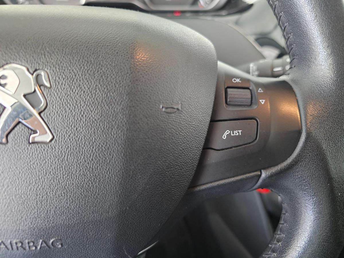 peugeot-208-2015-gasolina-1199cc