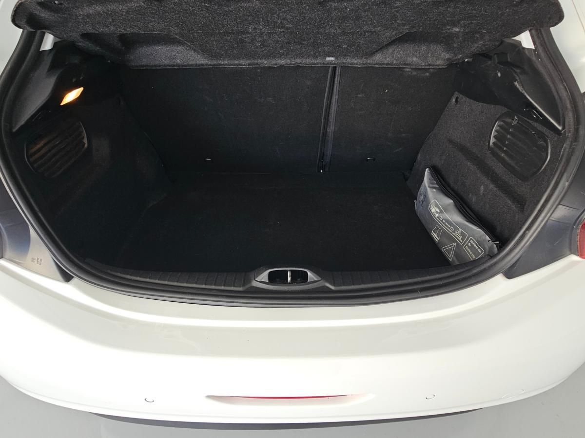 peugeot-208-2015-gasolina-1199cc