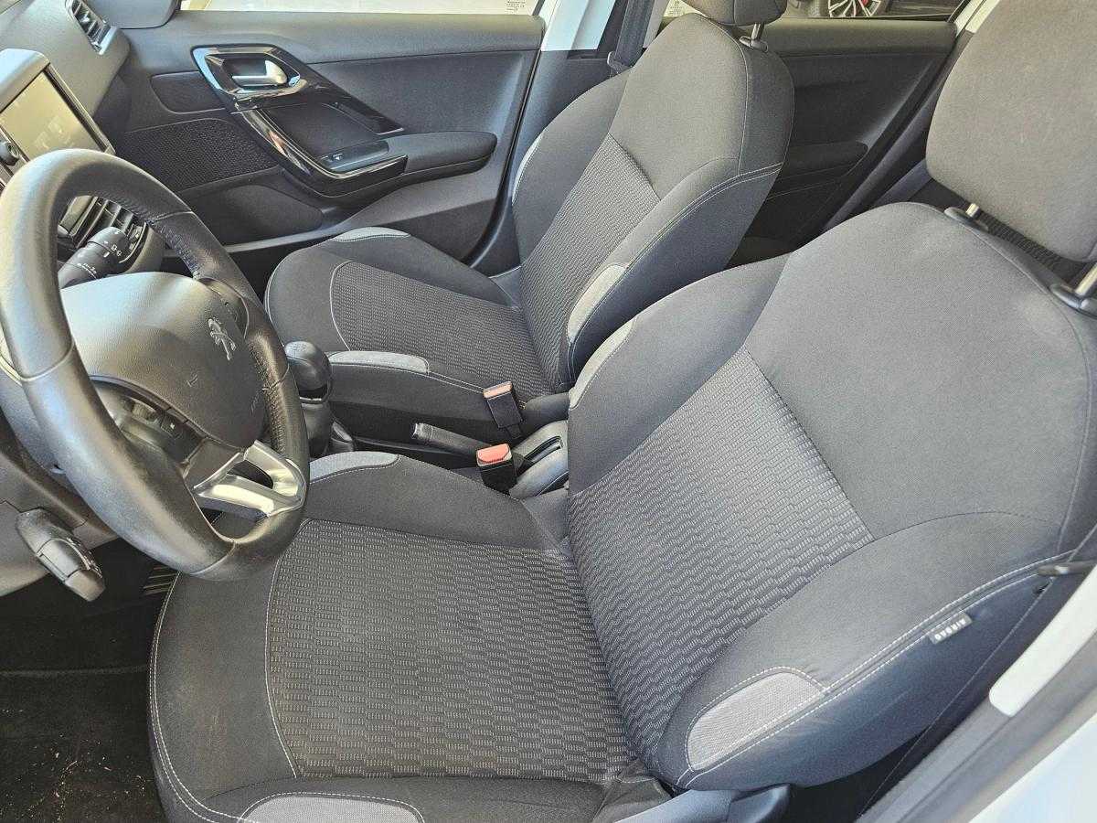 peugeot-208-2015-gasolina-1199cc