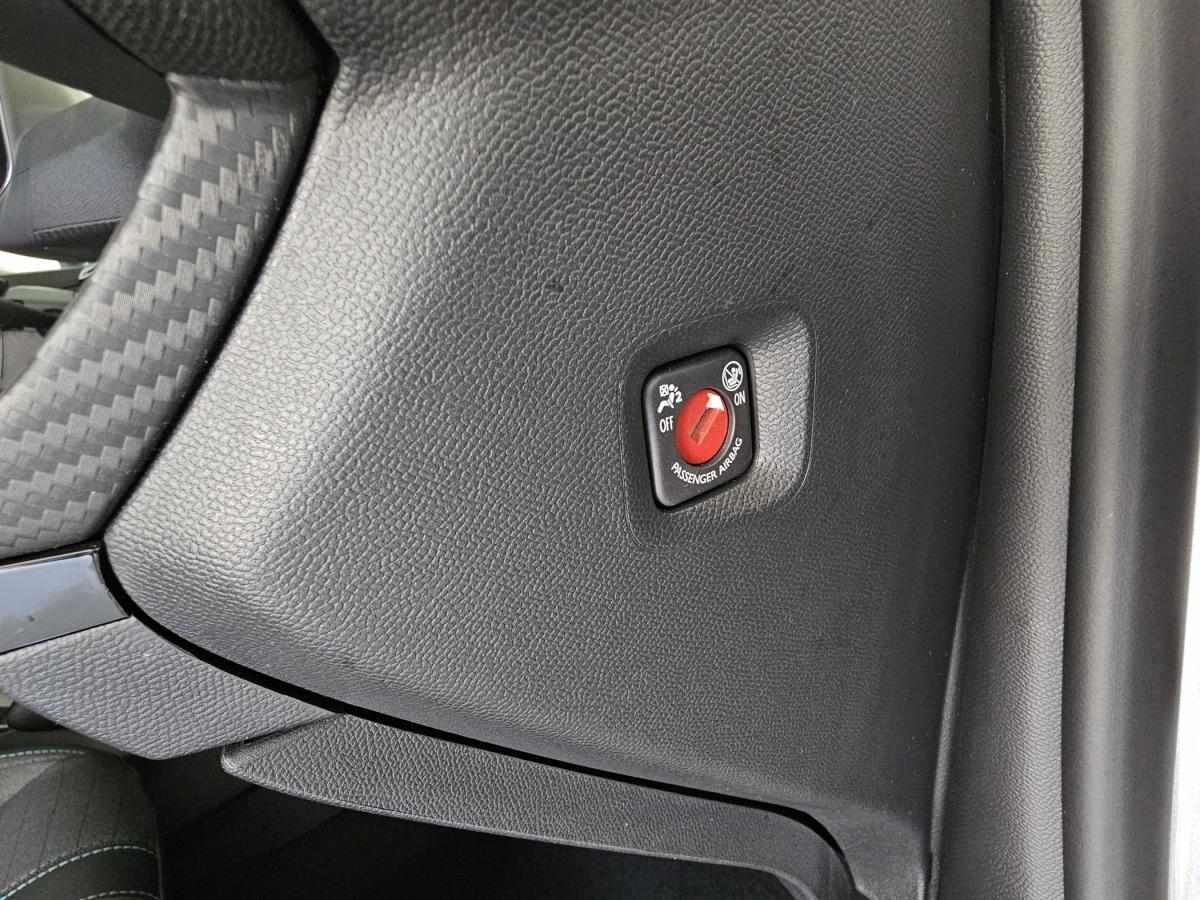peugeot-2008-2022-gasolina-1199cc