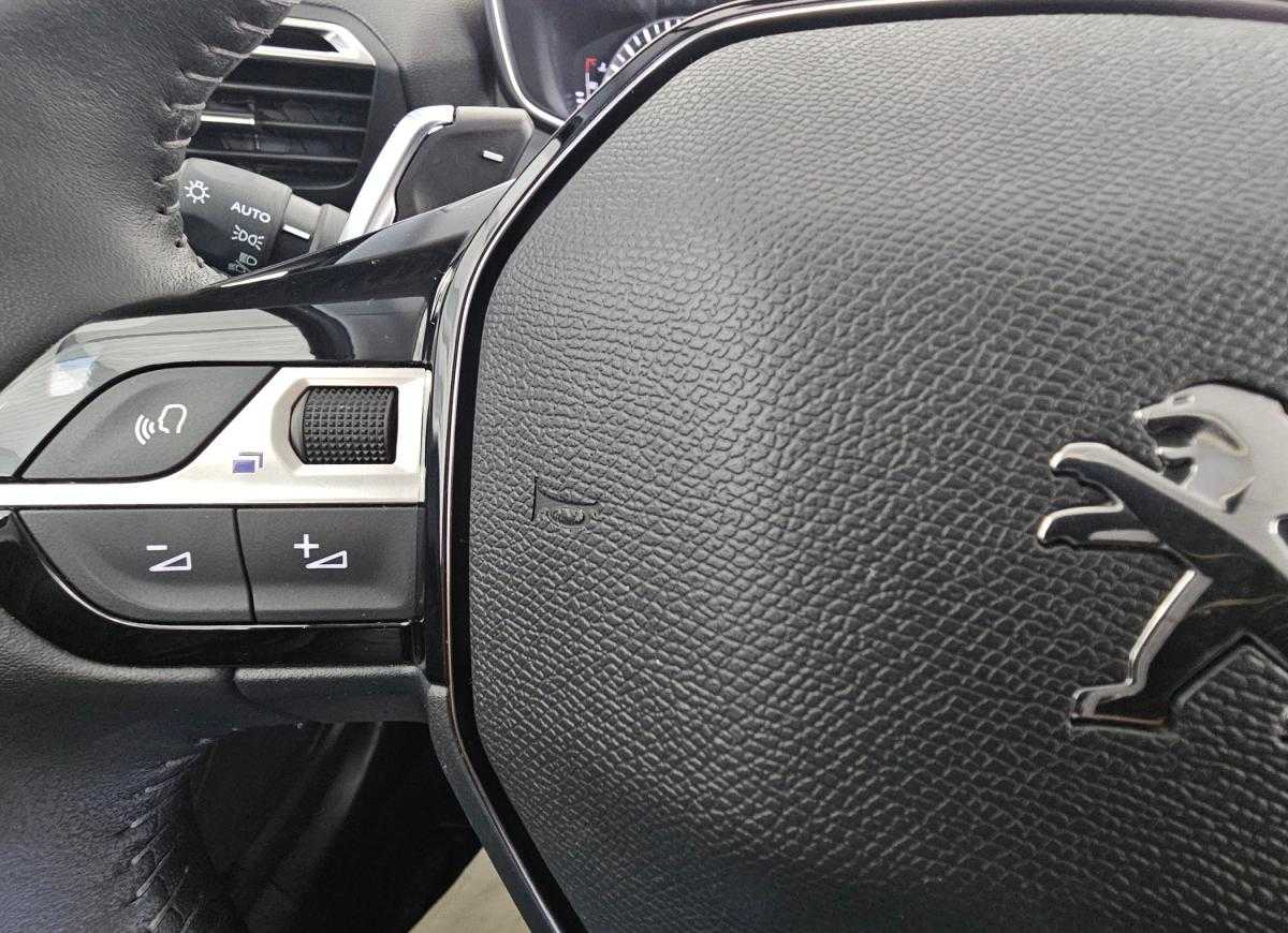 peugeot-2008-2022-gasolina-1199cc