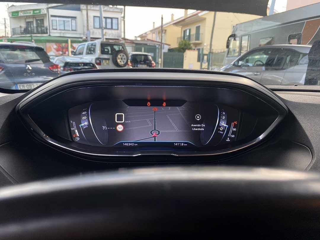 peugeot-5008-2018-diesel-1499cc