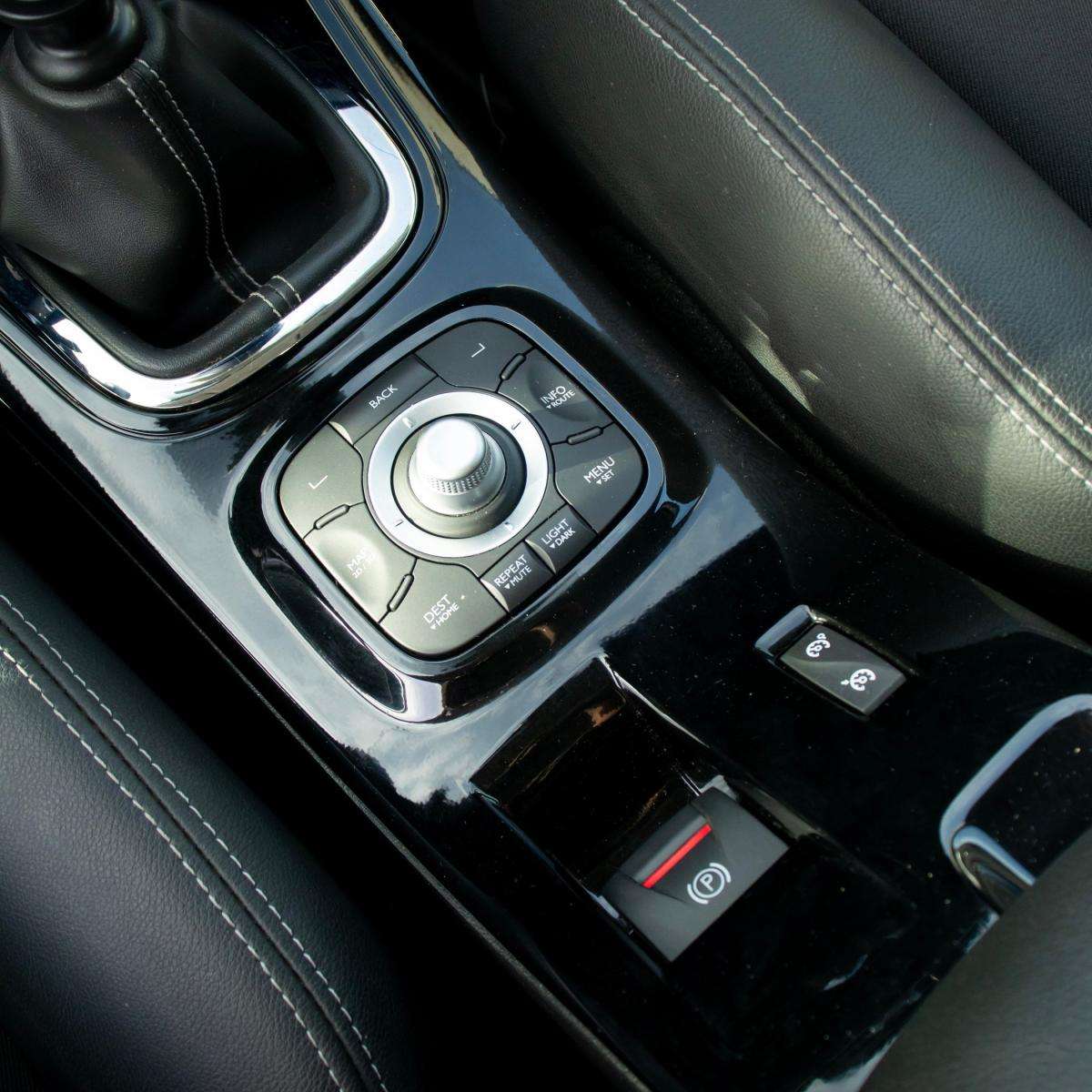 renault-megane-2012-diesel-1598cc