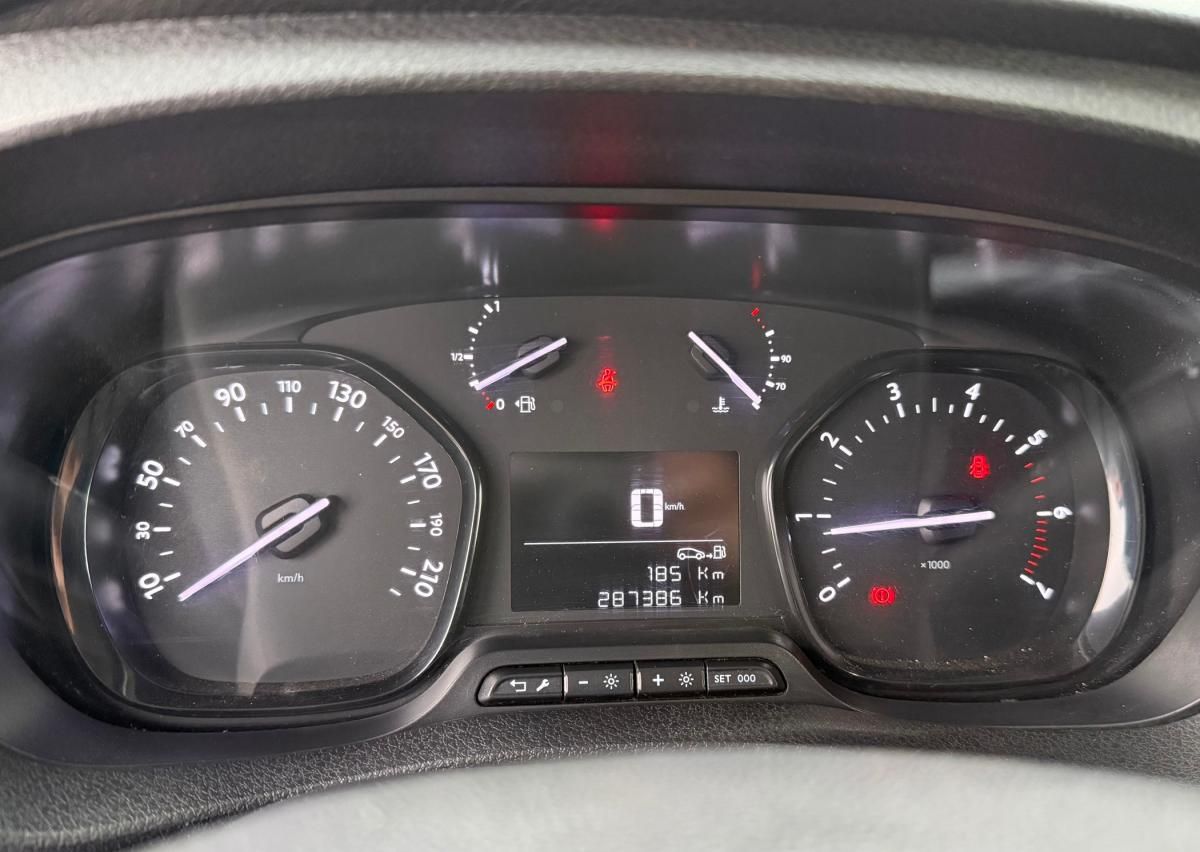 peugeot-expert-2017-diesel-1560cc