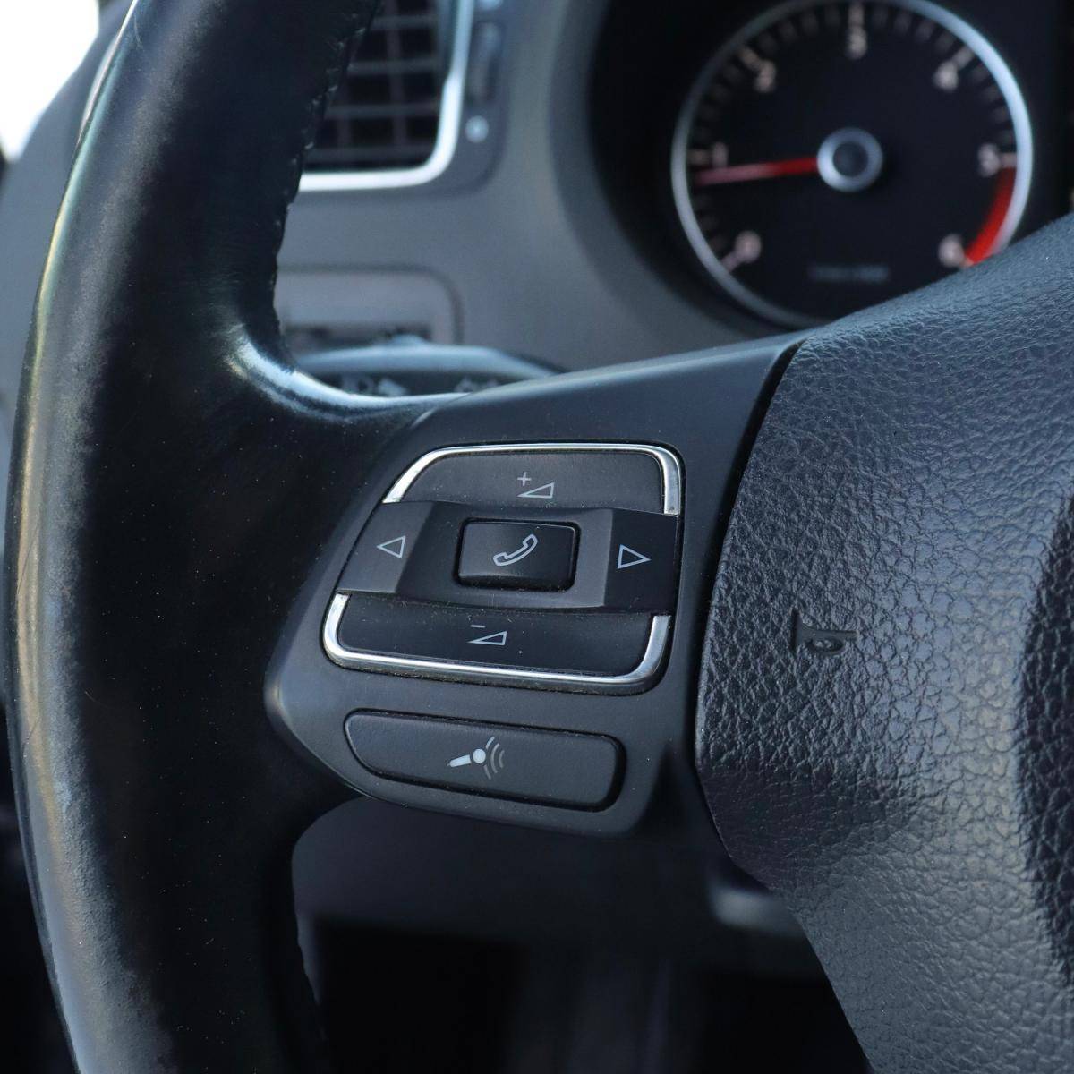 volkswagen-polo-2010-diesel-1598cc