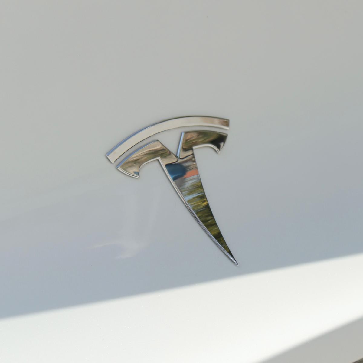 tesla-model-y-2023-eletrico-500cc