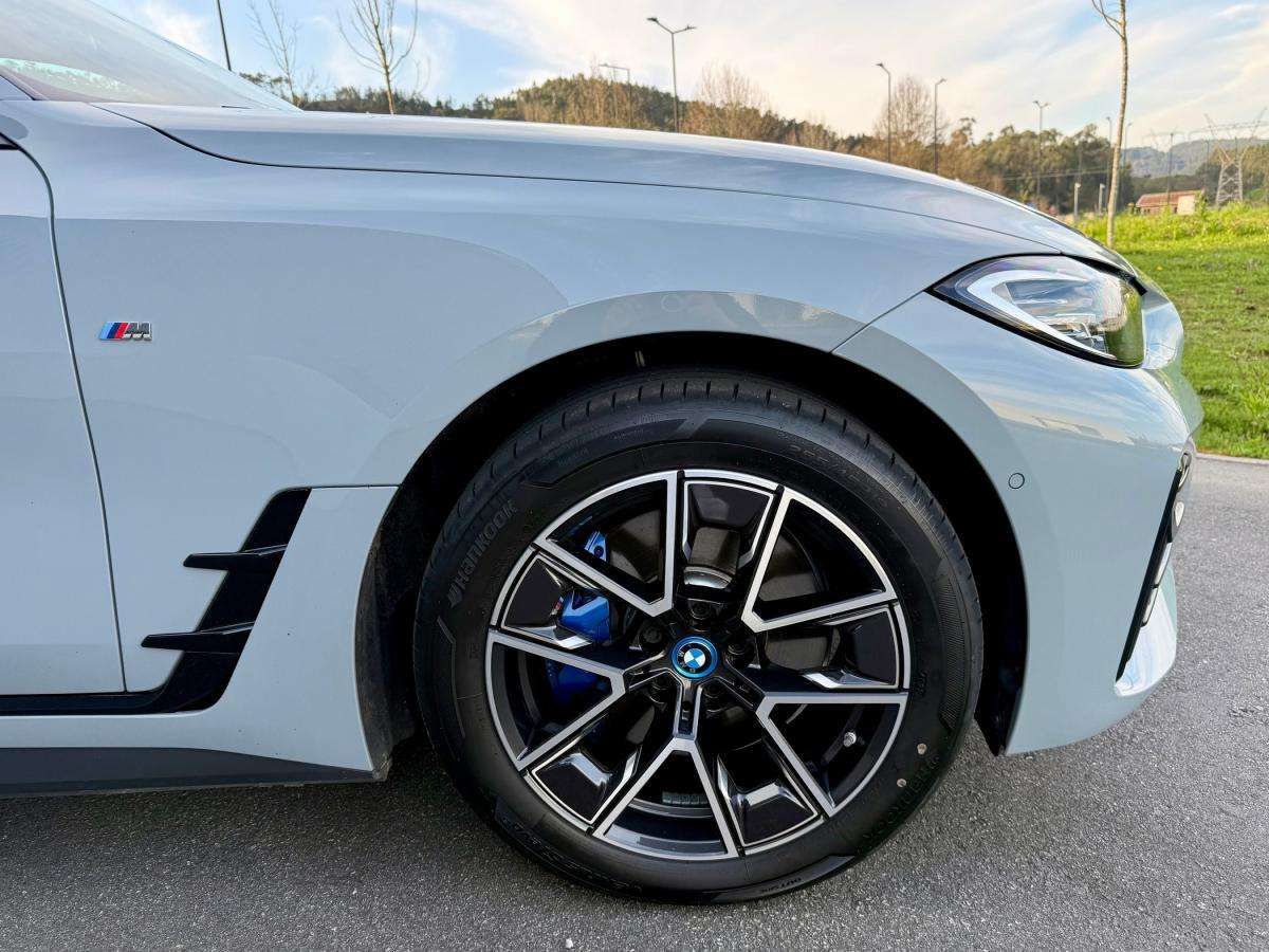 bmw-i4-2024-eletrico-500cc