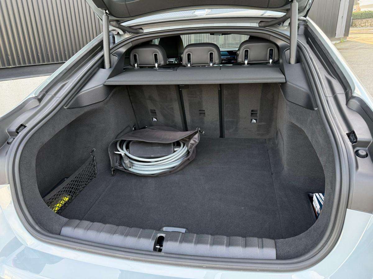 bmw-i4-2024-eletrico-500cc
