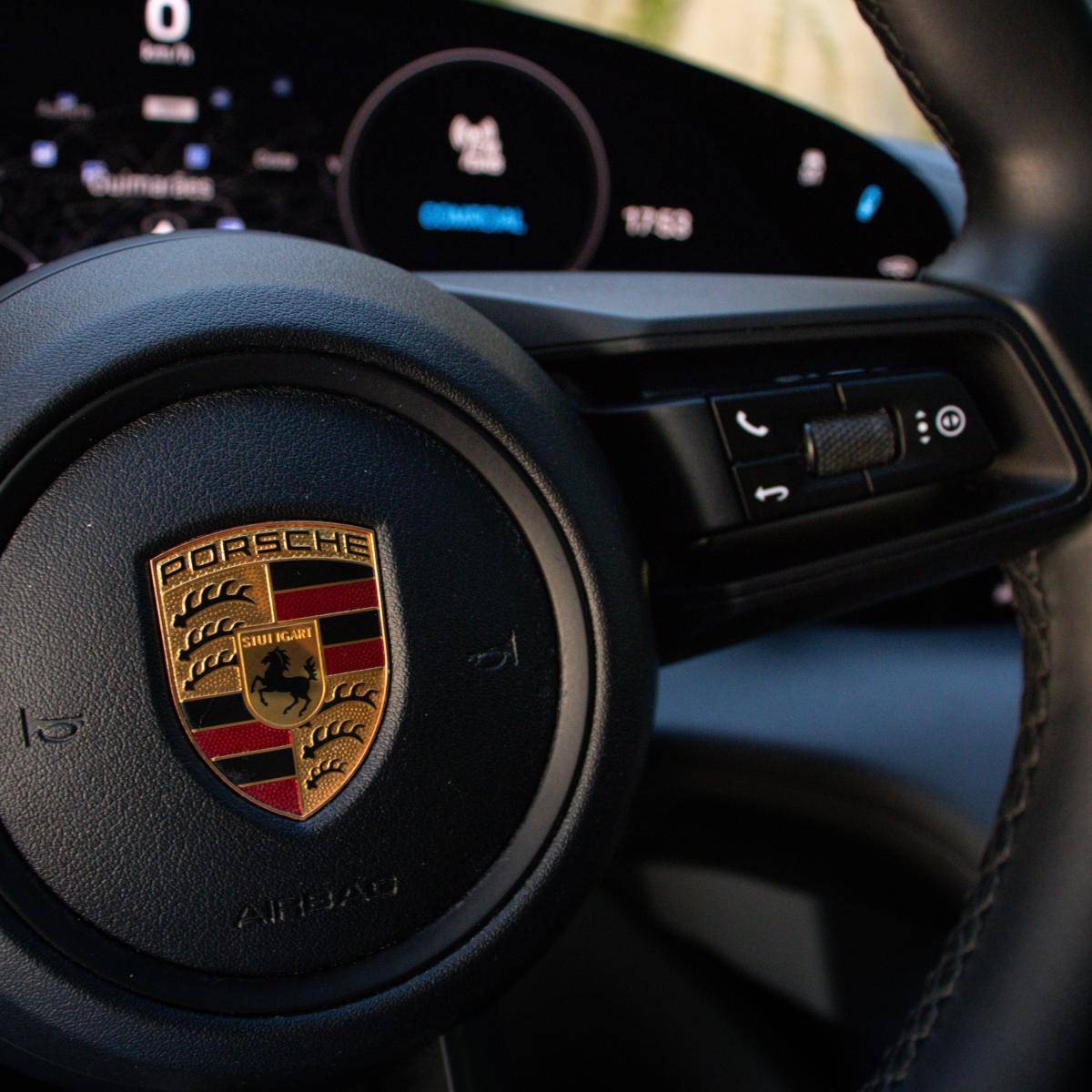 porsche-taycan-2022-eletrico-500cc
