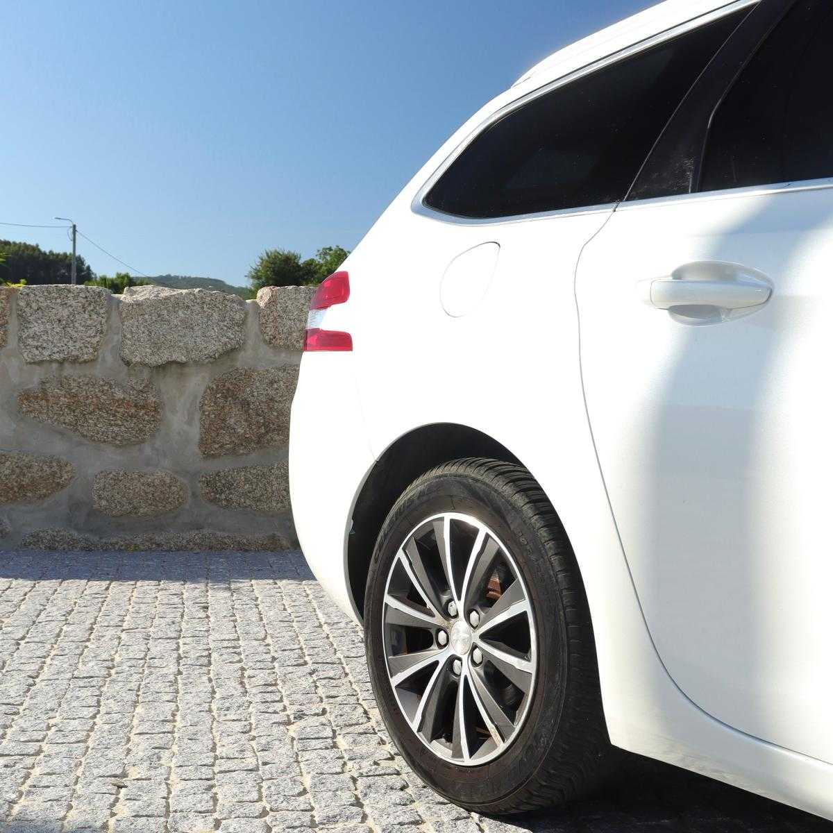peugeot-308-sw-2015-gasolina-1199cc
