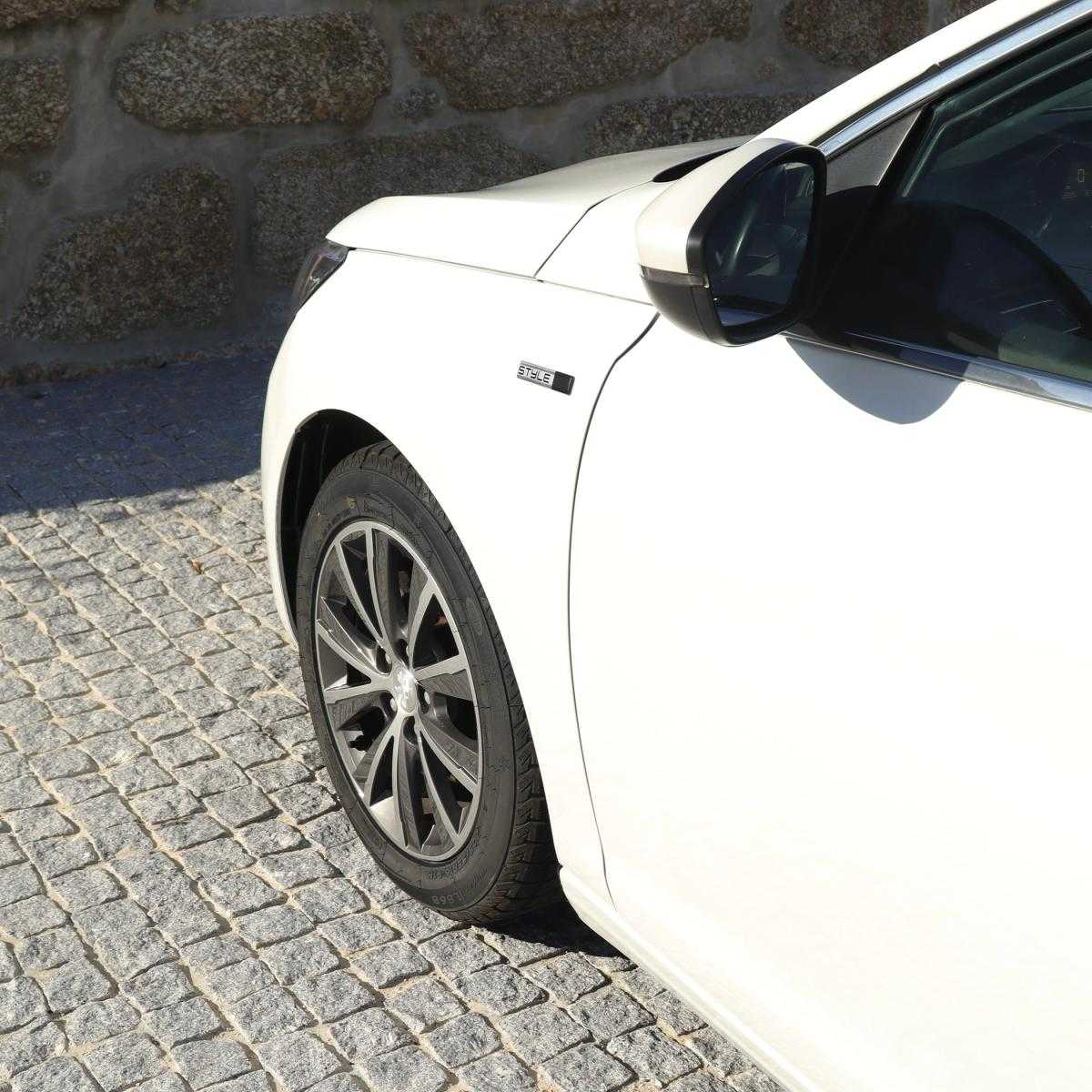 peugeot-308-sw-2015-gasolina-1199cc