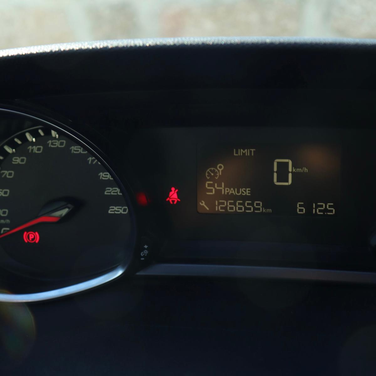 peugeot-308-sw-2015-gasolina-1199cc
