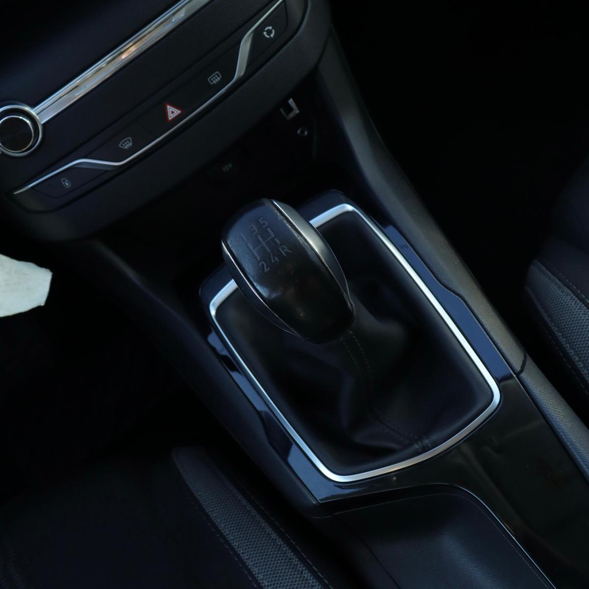 peugeot-308-sw-2015-gasolina-1199cc