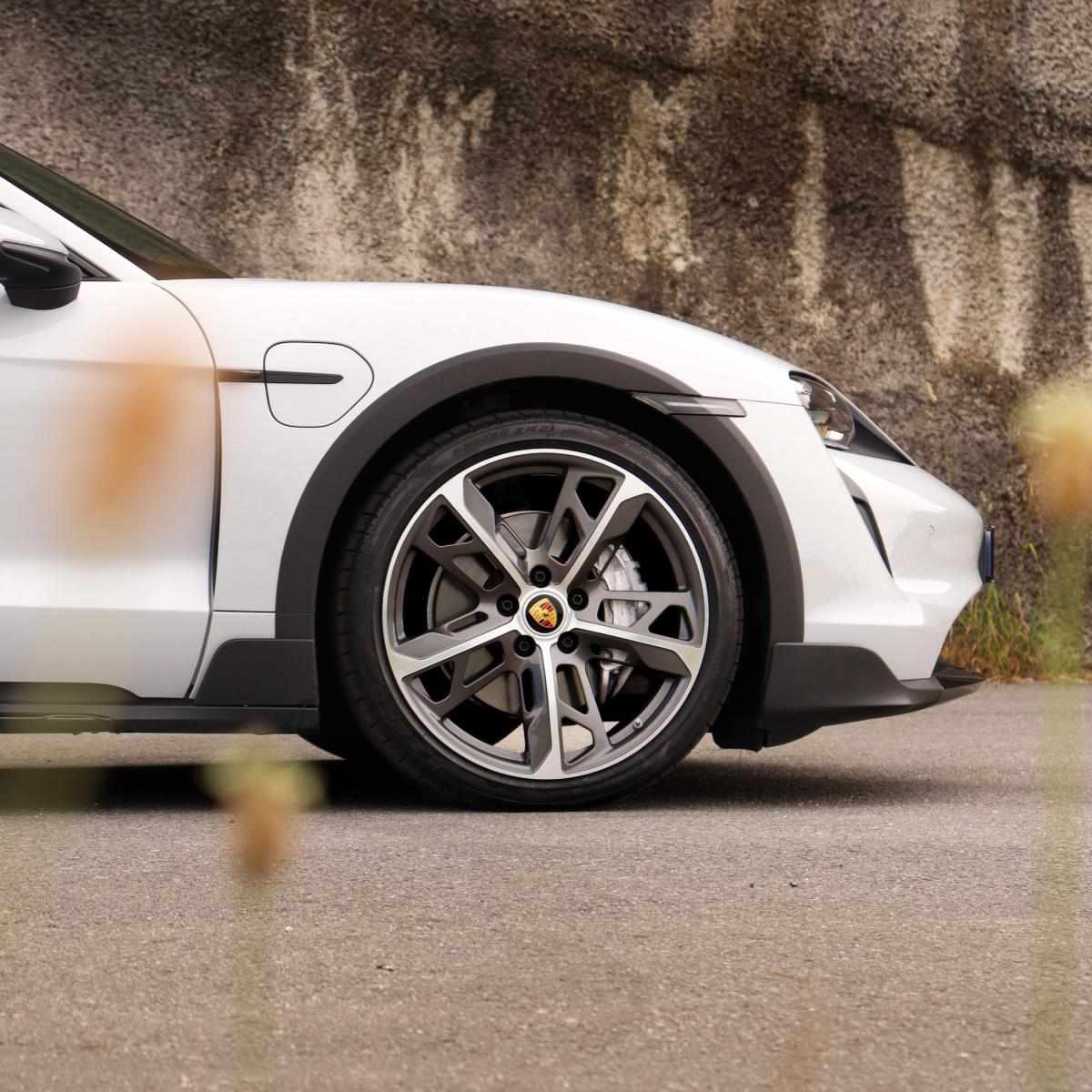 porsche-taycan-2023-eletrico-500cc