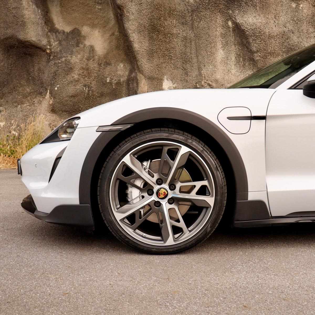 porsche-taycan-2023-eletrico-500cc