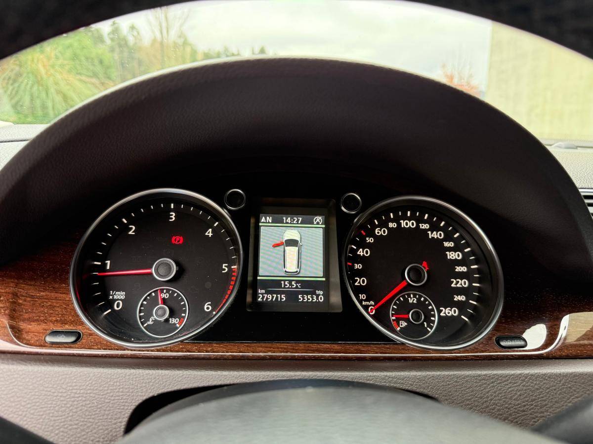 volkswagen-passat-variant-2011-diesel-1598cc