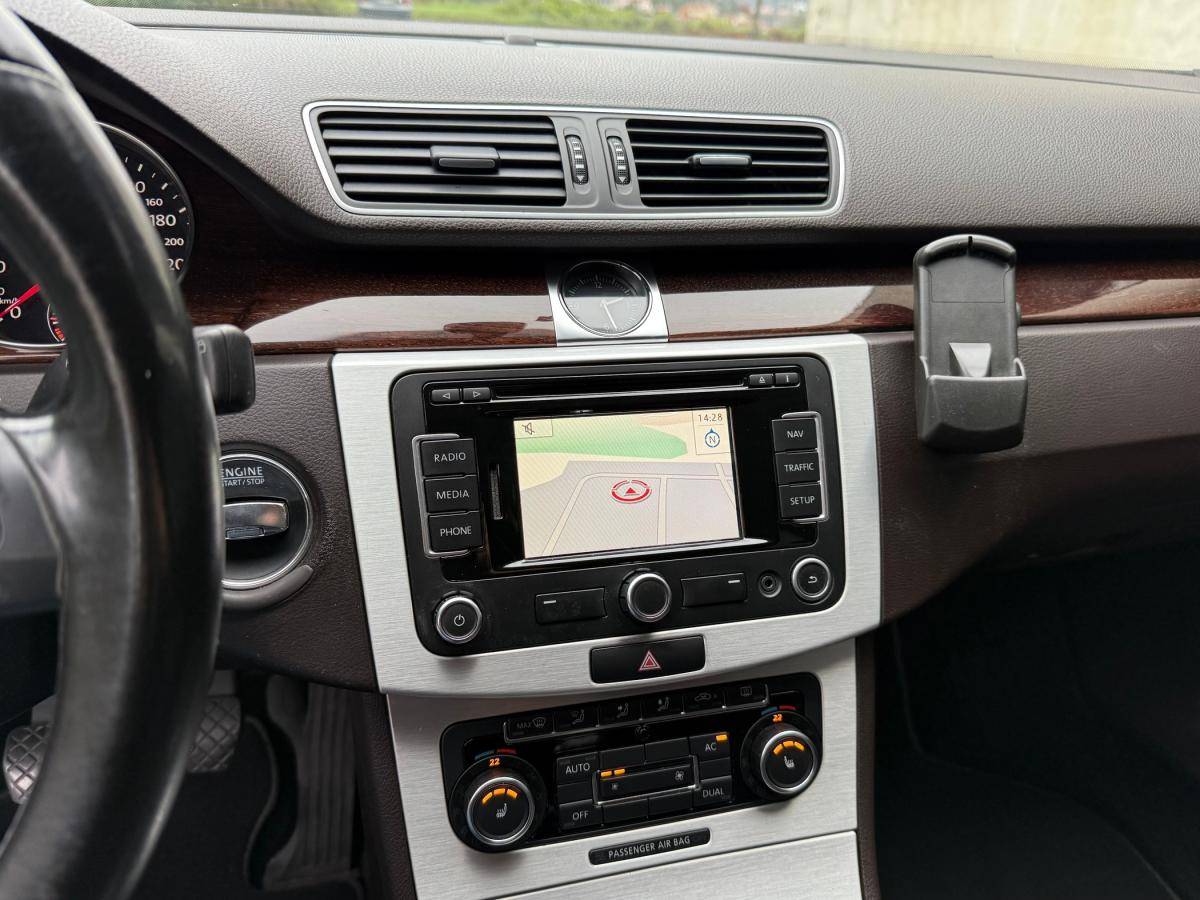 volkswagen-passat-variant-2011-diesel-1598cc