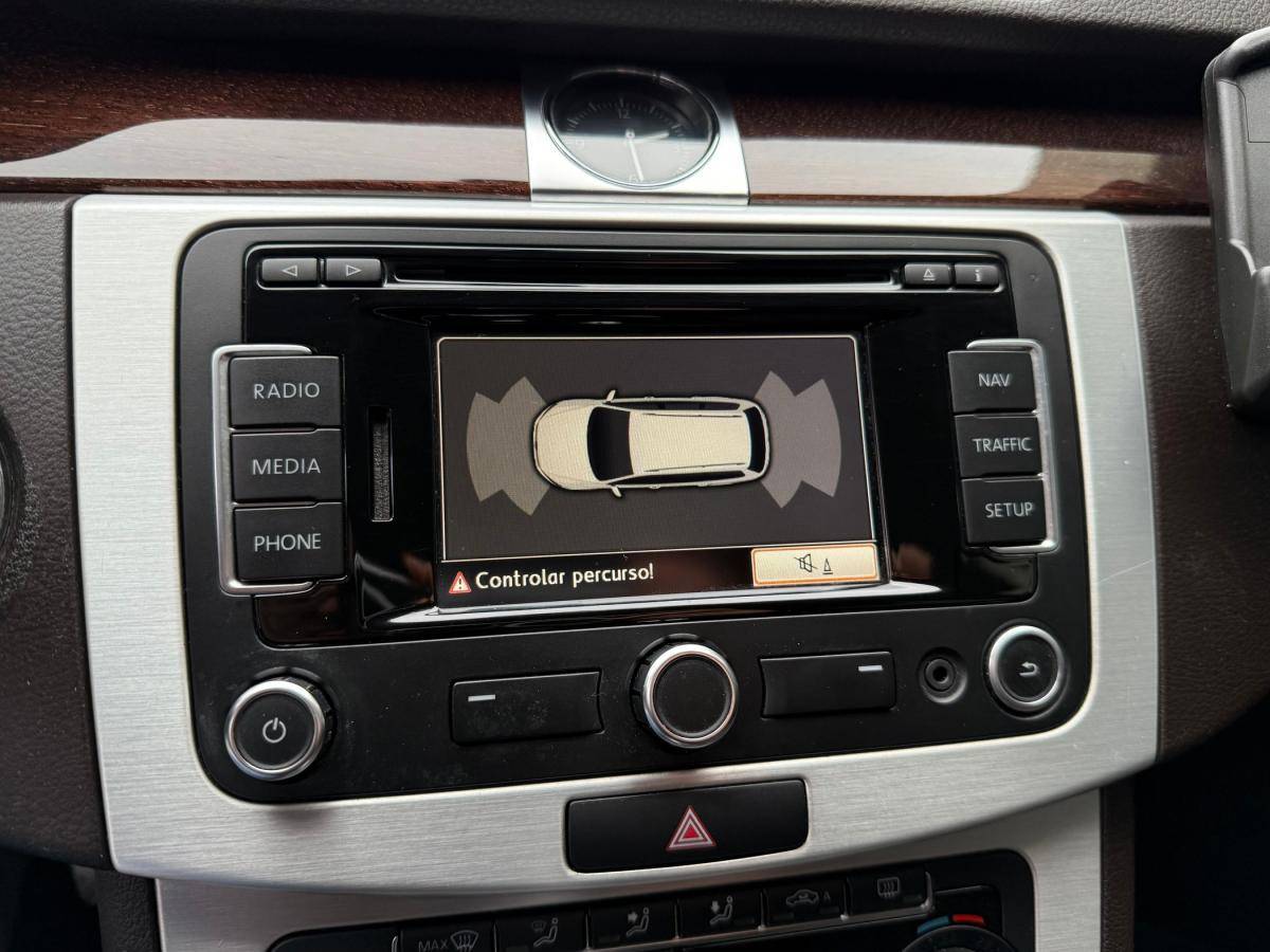 volkswagen-passat-variant-2011-diesel-1598cc