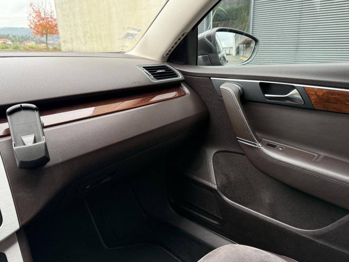 volkswagen-passat-variant-2011-diesel-1598cc