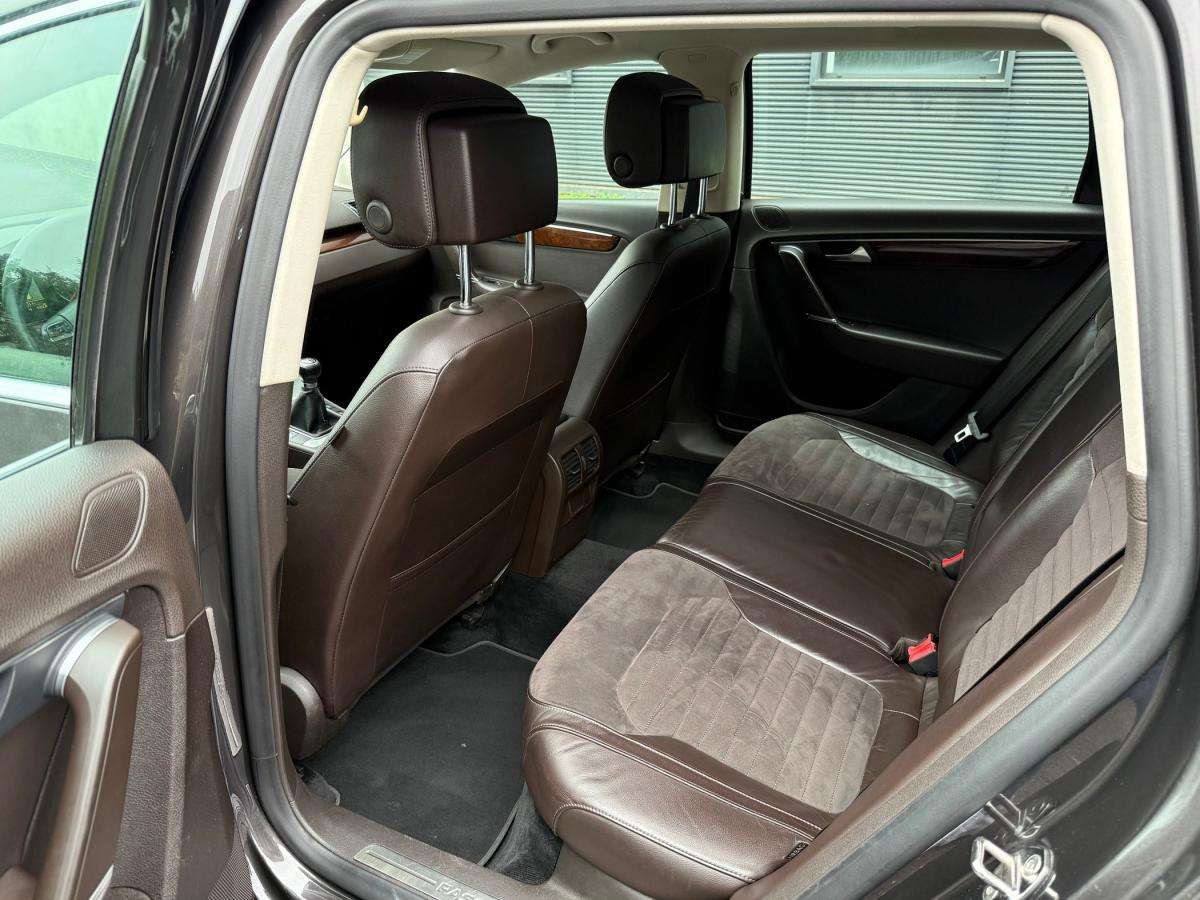 volkswagen-passat-variant-2011-diesel-1598cc