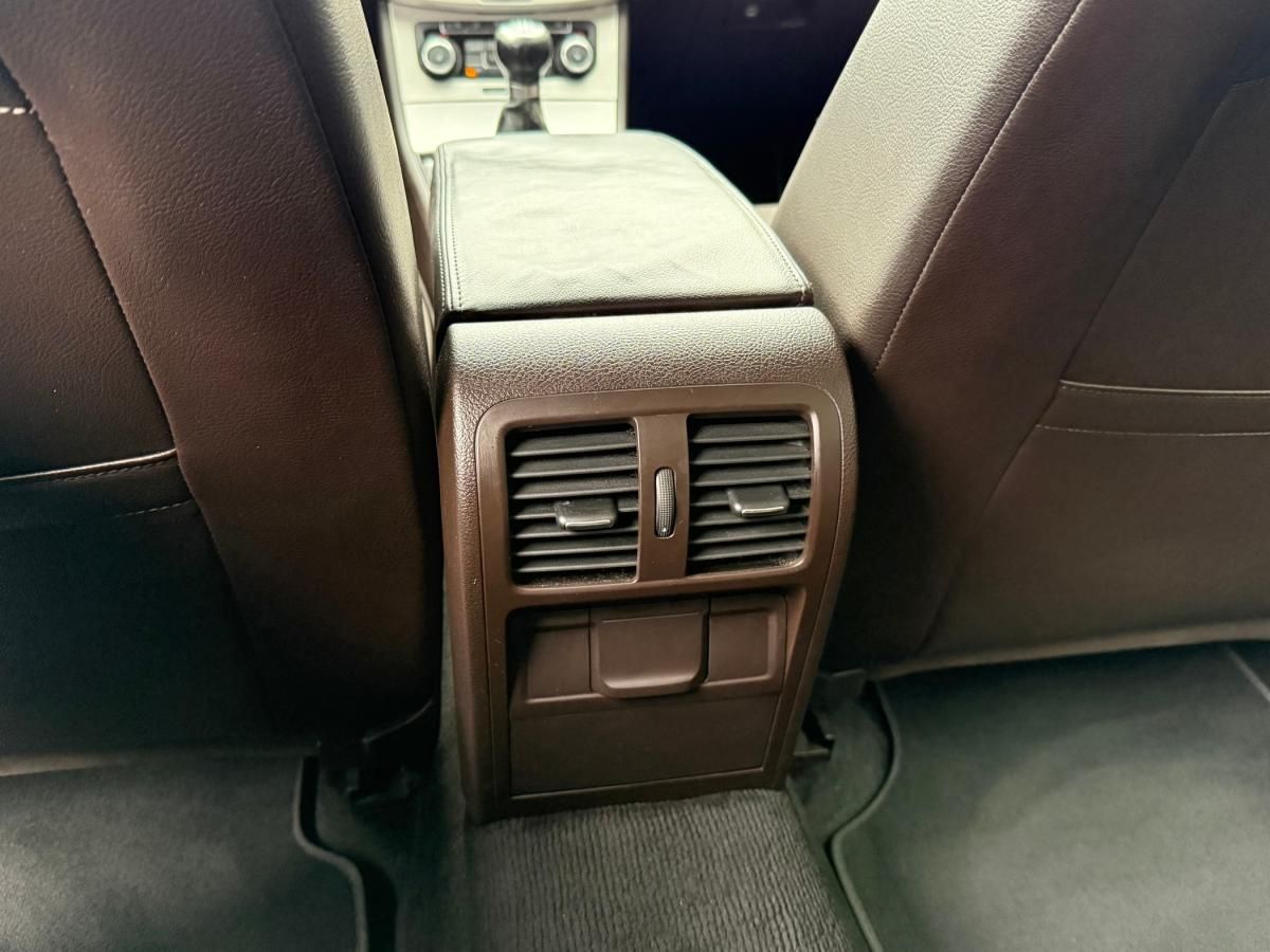 volkswagen-passat-variant-2011-diesel-1598cc