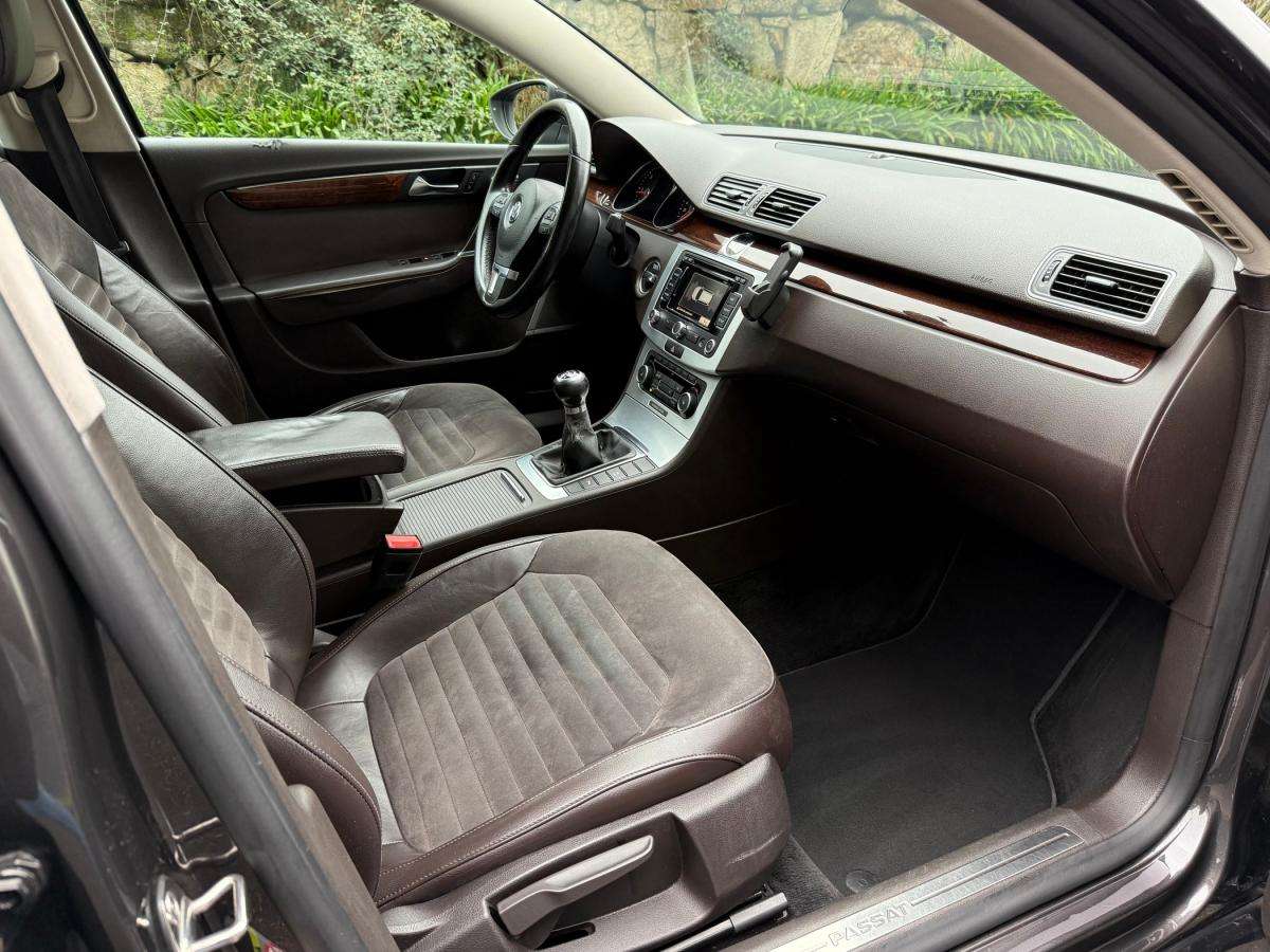 volkswagen-passat-variant-2011-diesel-1598cc