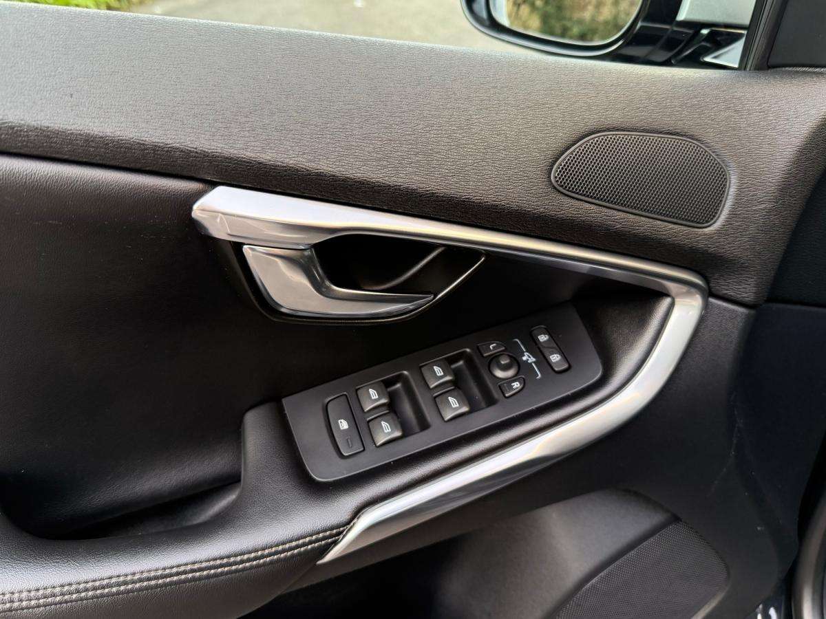 volvo-v40-2013-diesel-1560cc