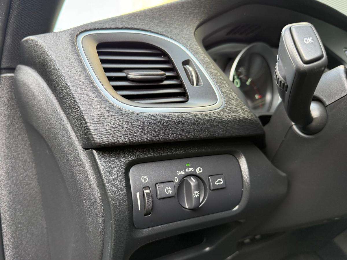 volvo-v40-2013-diesel-1560cc