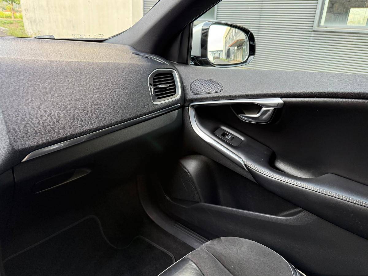 volvo-v40-2013-diesel-1560cc